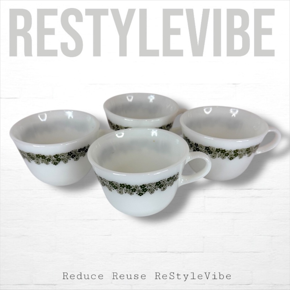 CORNING VINTAGE Lot Of 4 Mugs Cups Milk Glass Green Daisy Pattern Retro